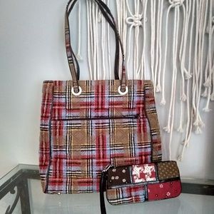 Vera Bradley bag and wristlet set